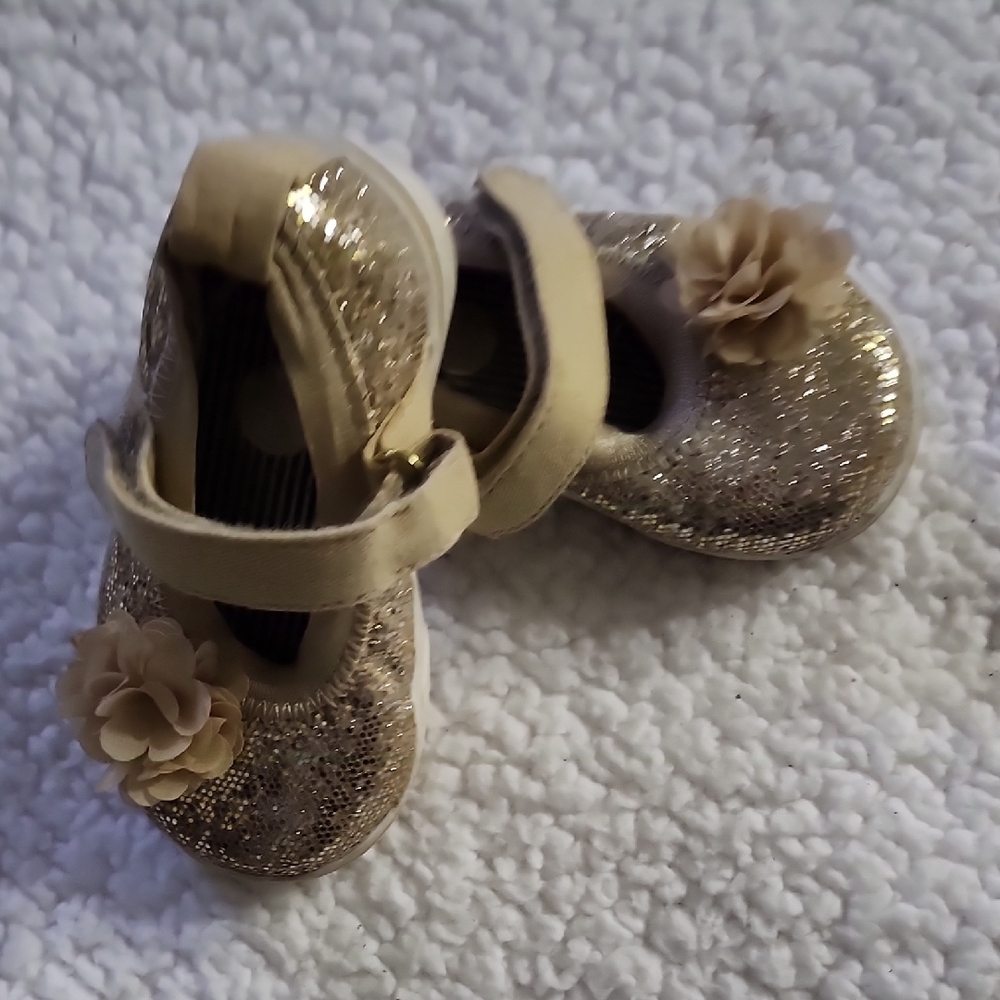 Wonder Nation Gold Sparkle Dress Shoes with Floral Detail - Picture 5 of 5